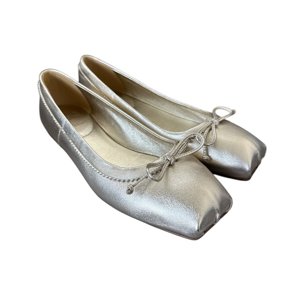 Christian Louboutin Mamadrague Metallic Flats in Gold Size 38 Never Worn - Picture 2 of 6